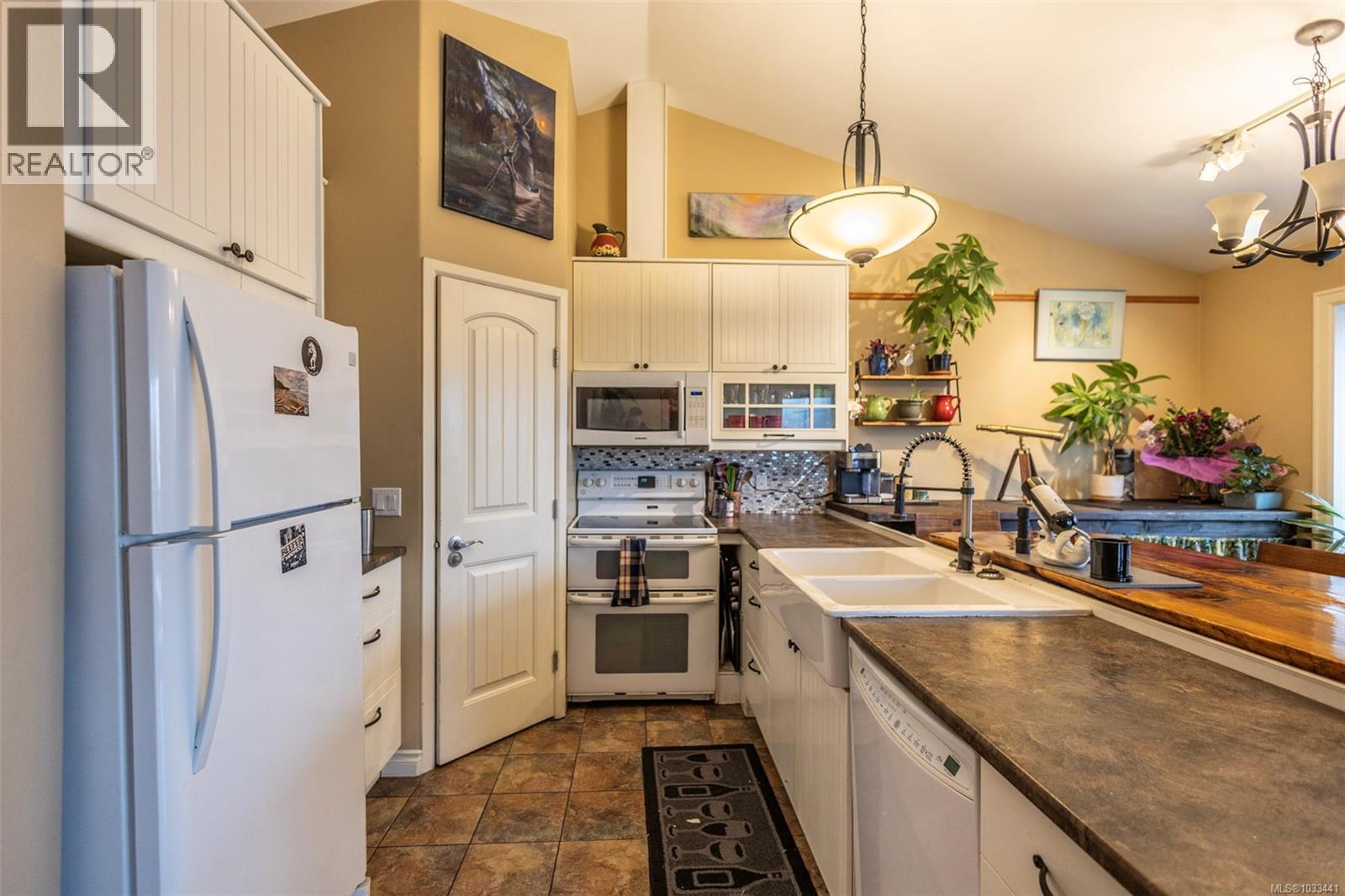 B 16990 Wickanninish Road, Port Renfrew