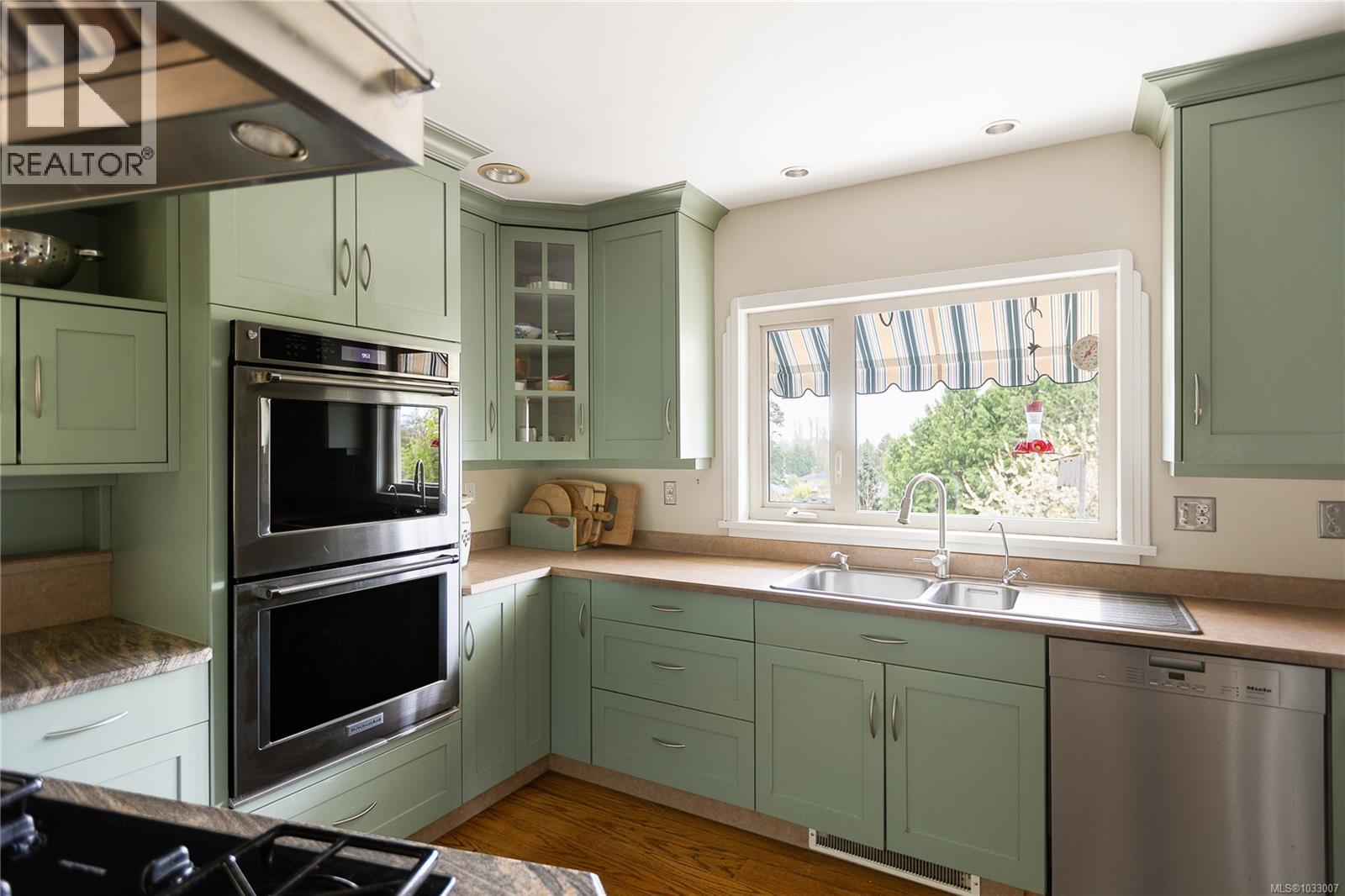  1541 Despard Avenue, Victoria