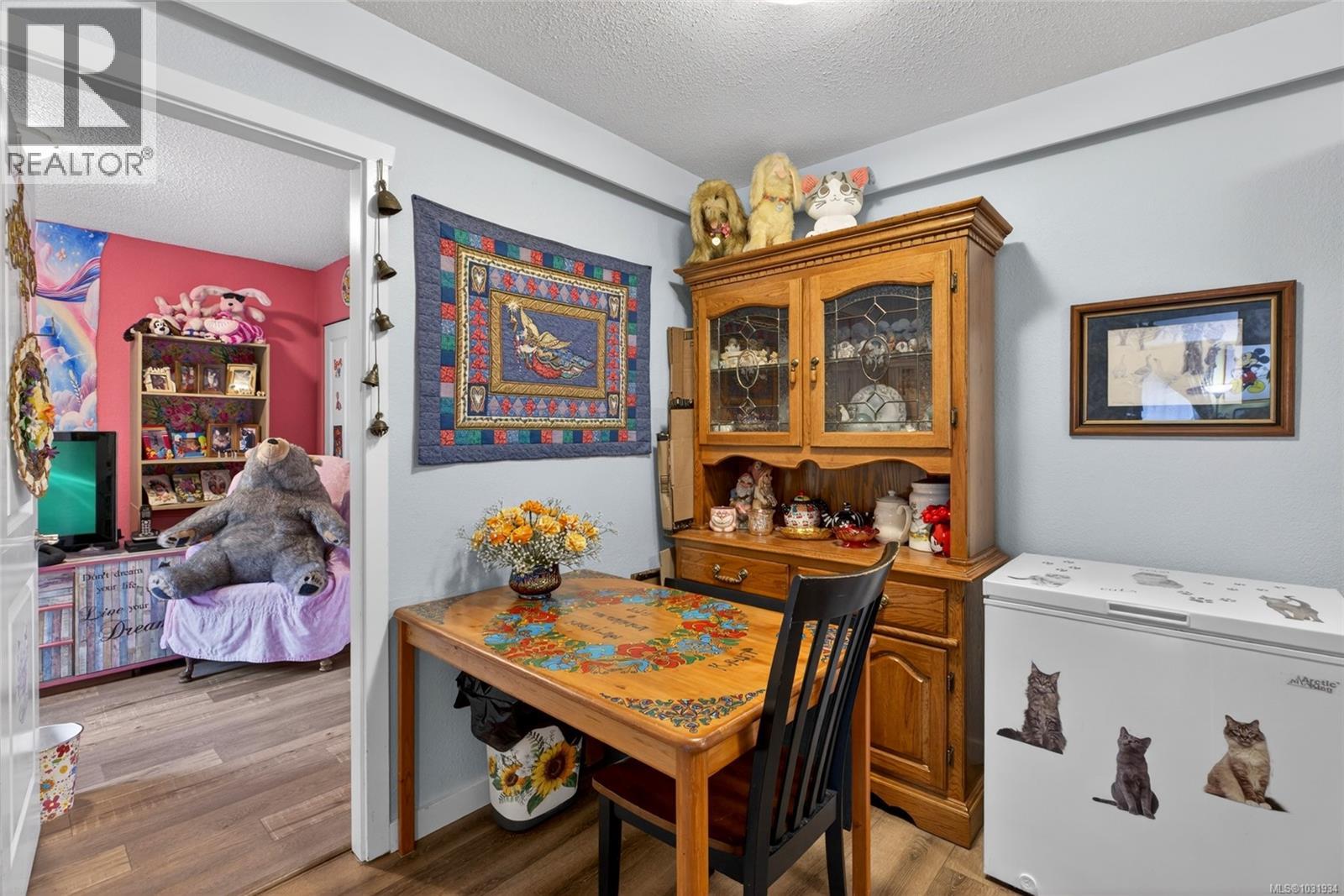9 9130 Granville St — photo 4
