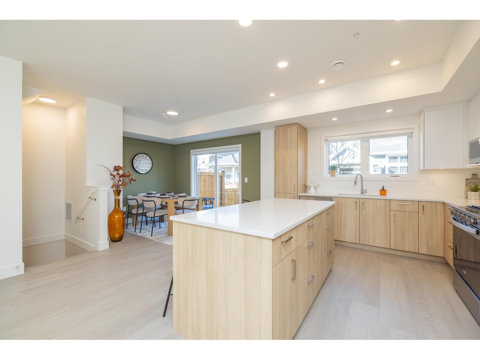 96 7381 PRESTON BOULEVARD, Mission