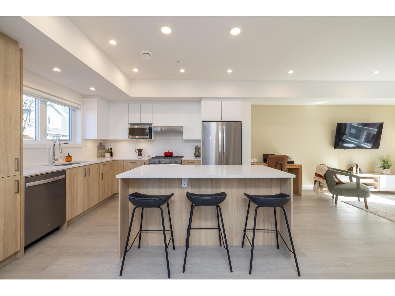 96 7381 PRESTON BOULEVARD, Mission