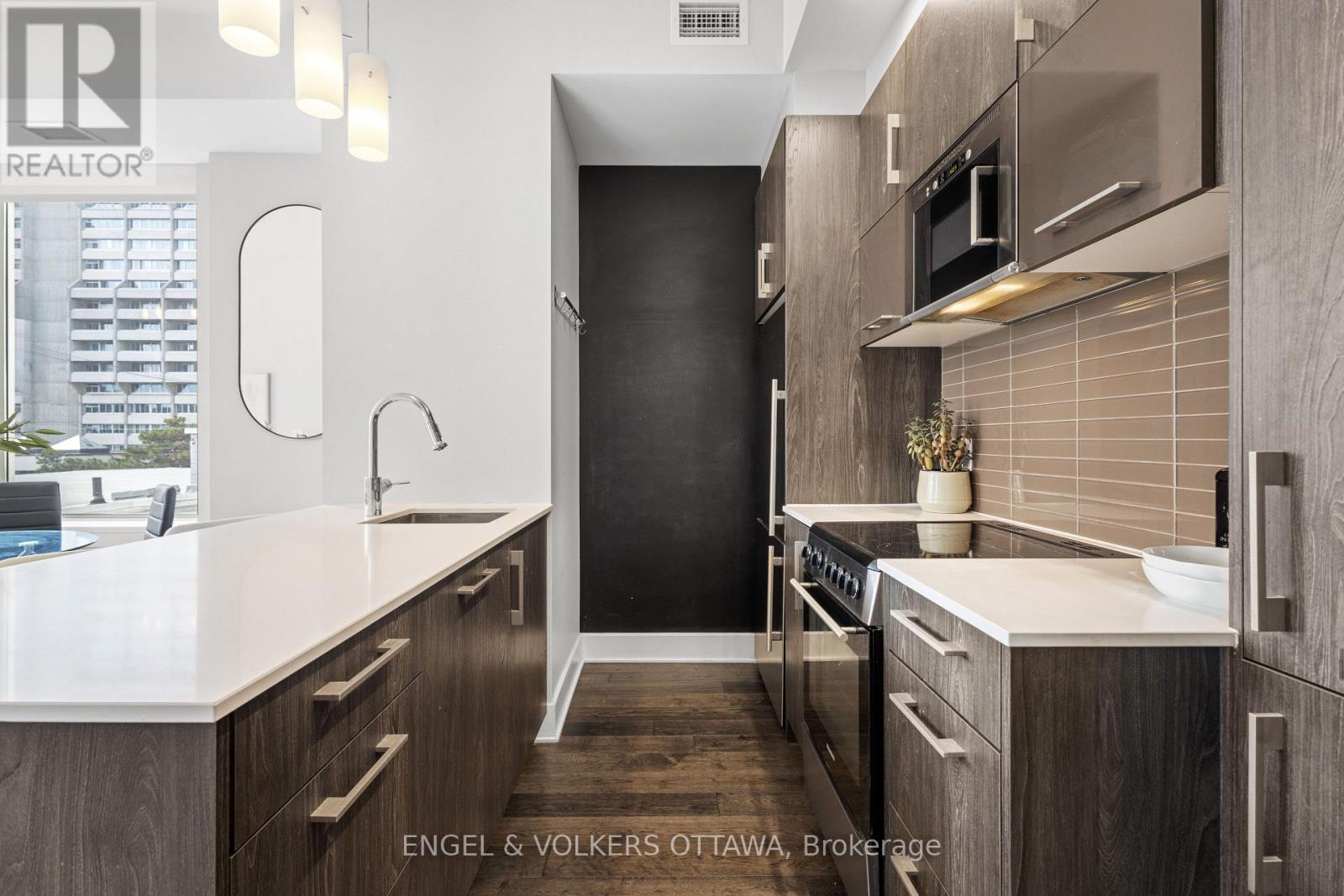 #302 255 BAY STREET - 10