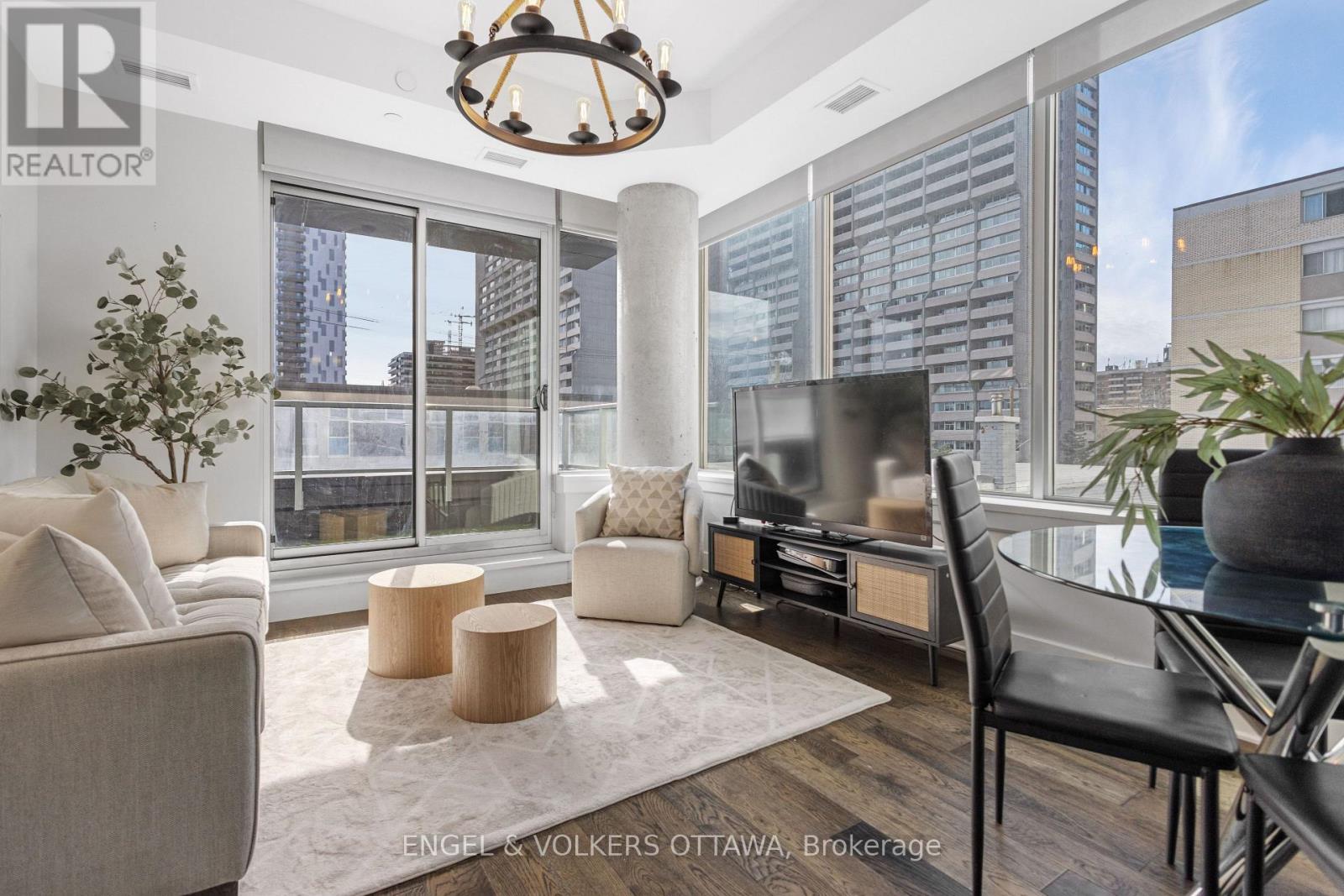 #302 255 BAY STREET - 12