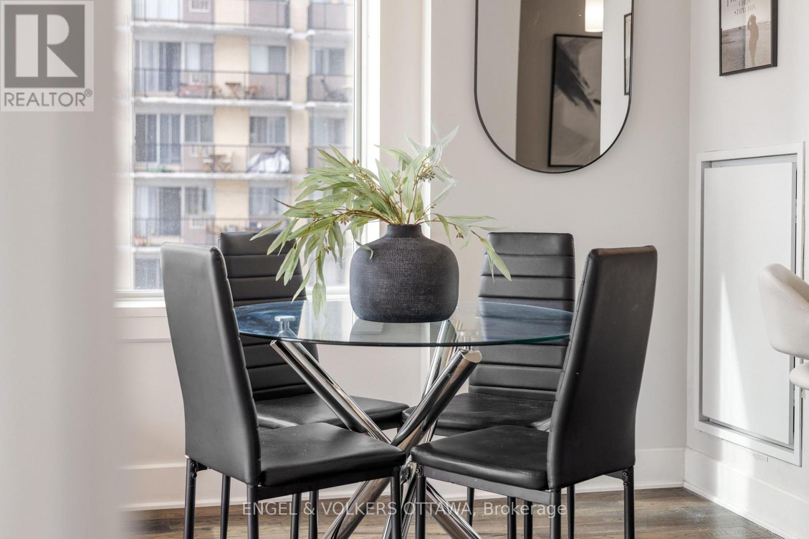 #302 255 BAY STREET - 15
