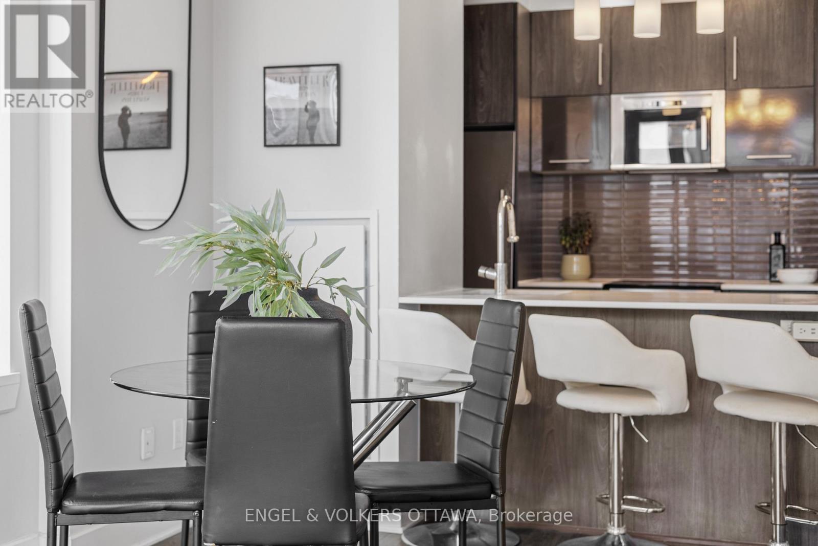#302 255 BAY STREET - 17