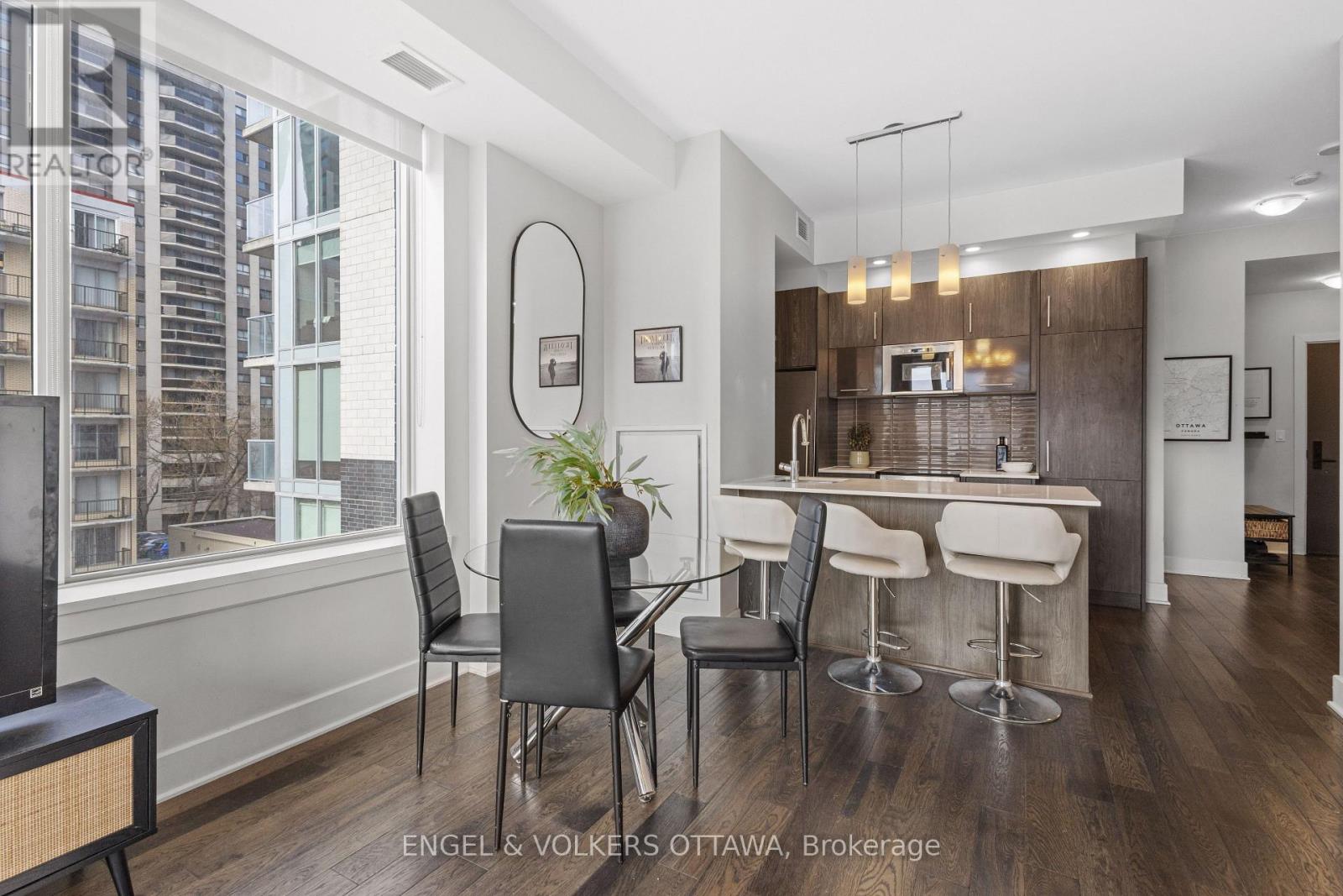 #302 255 BAY STREET - 21