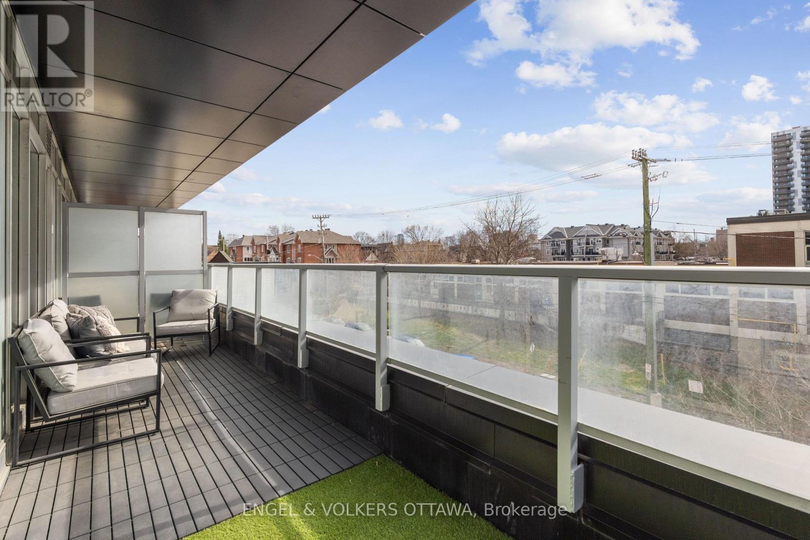 #302 255 BAY STREET - 36