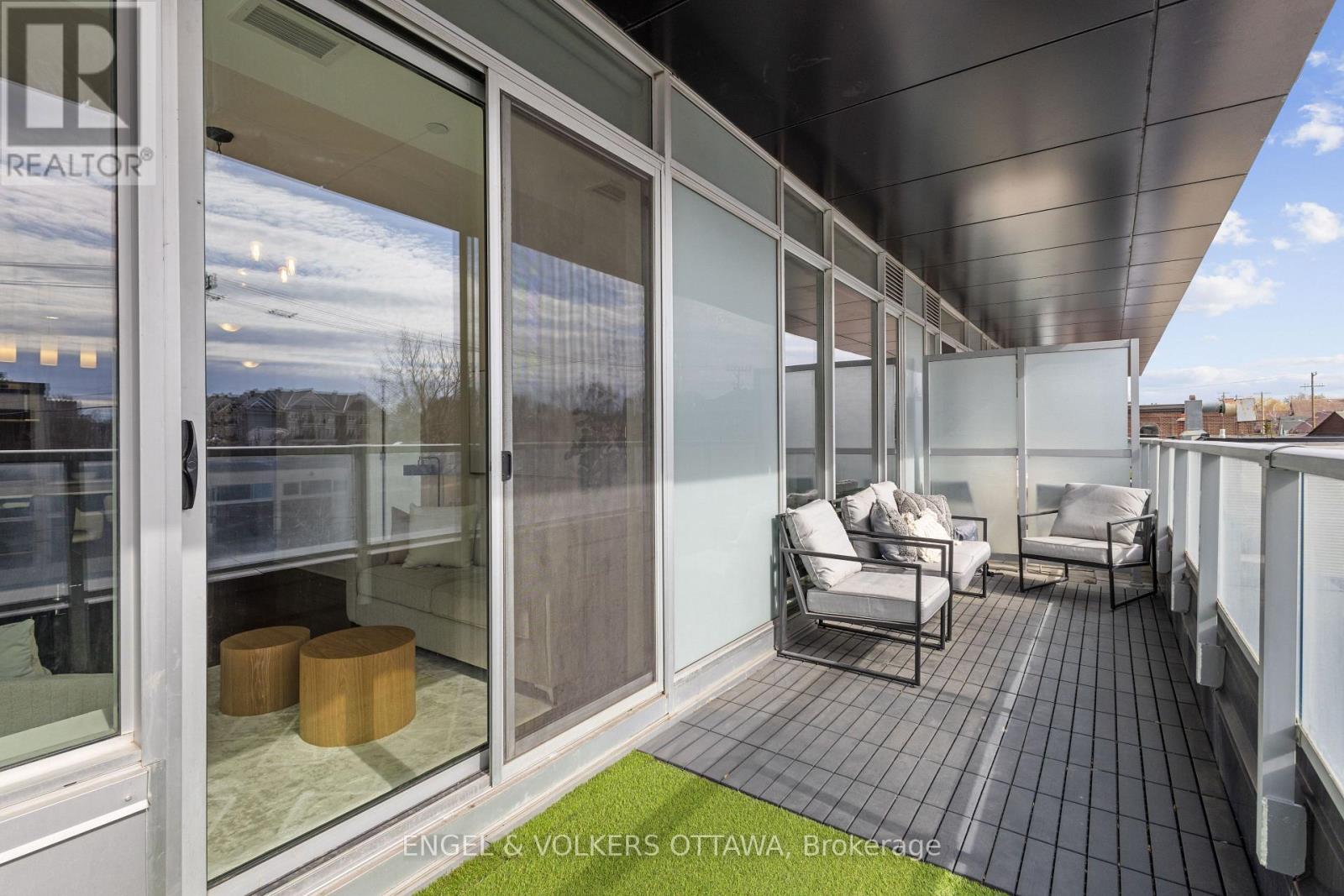 #302 255 BAY STREET - 37