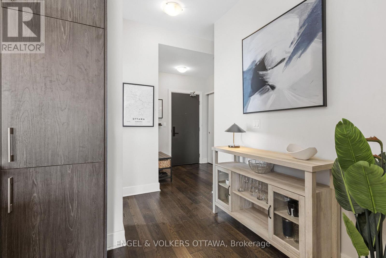 #302 255 BAY STREET - 8