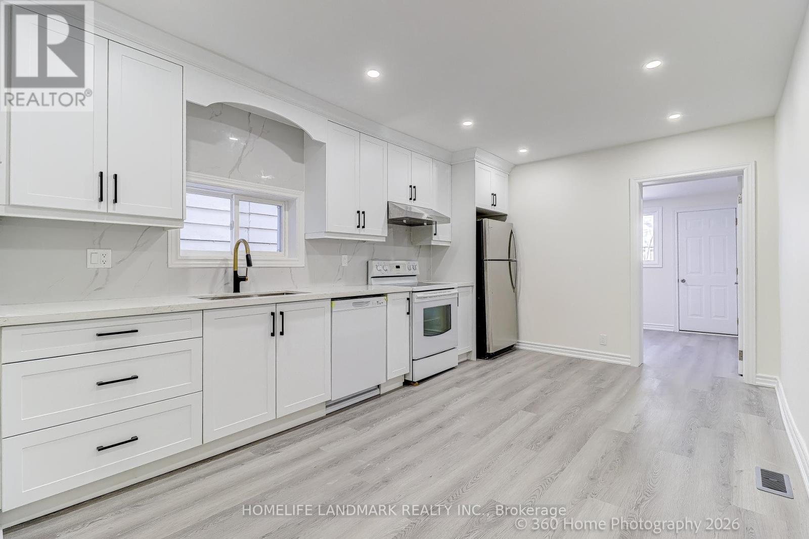 4 ANDREWS AVENUE - 16