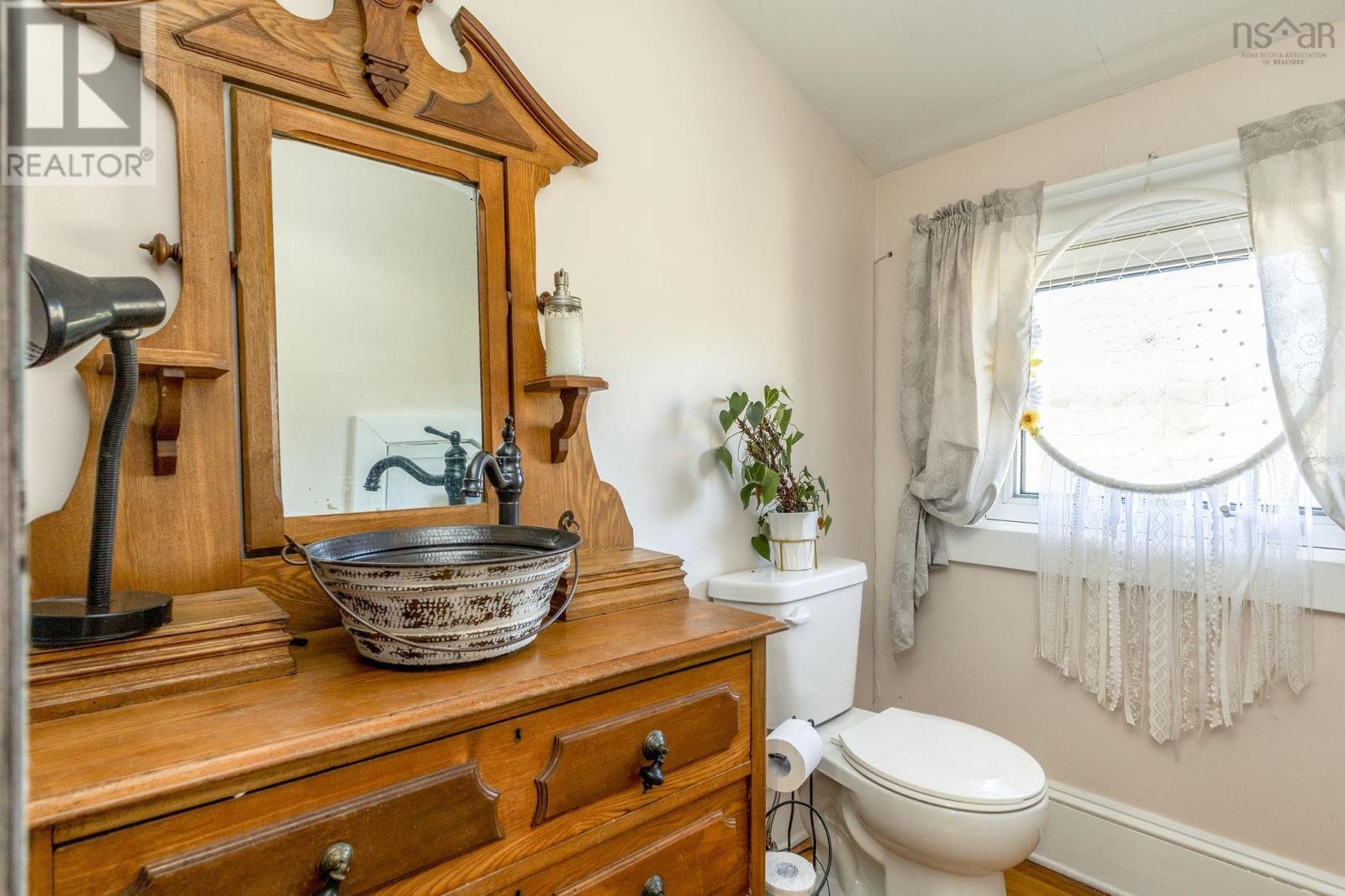 Property 31 of 49 of 5989 Stellarton Trafalgar Road