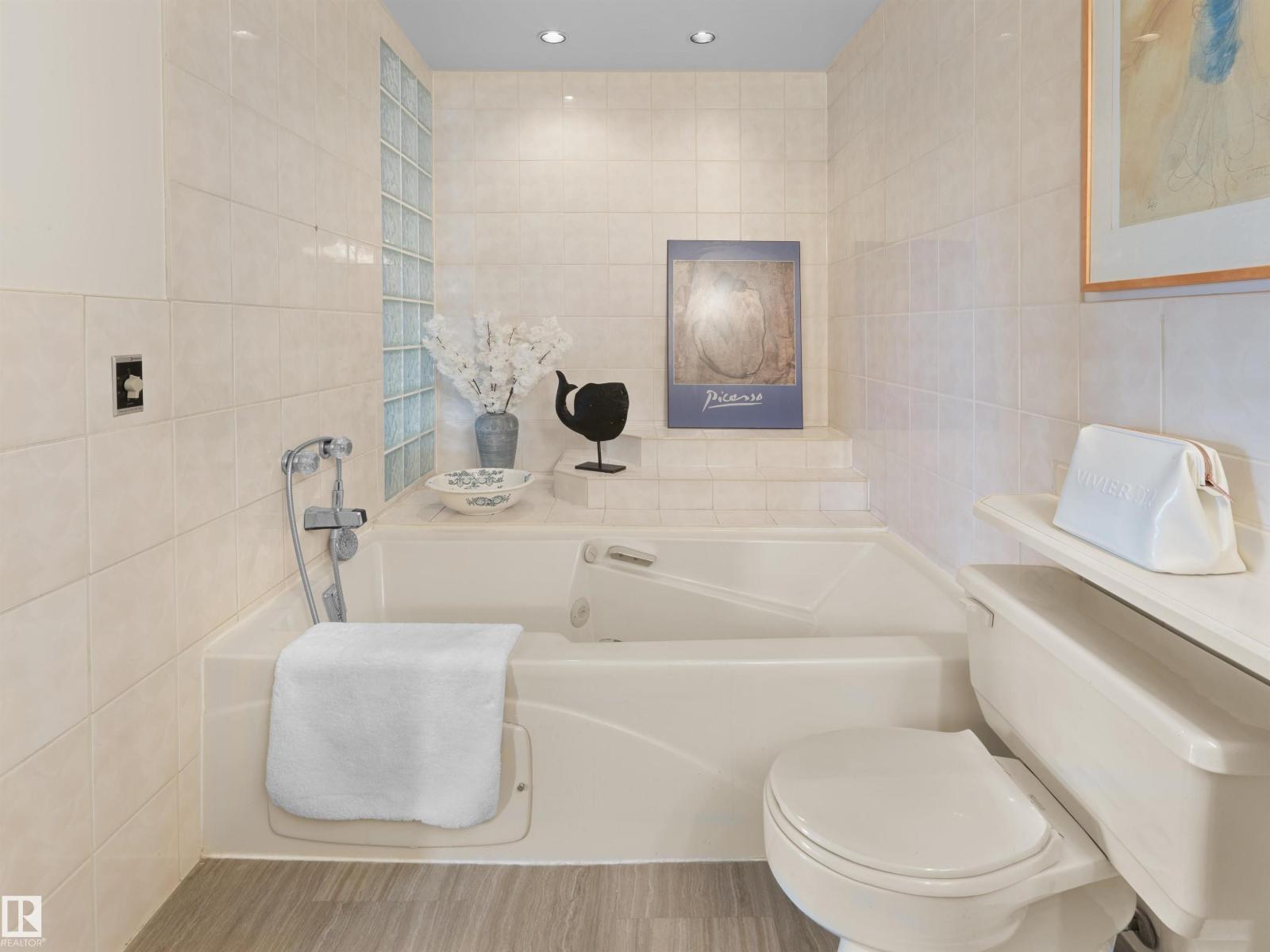 12335 25 AV NW, Edmonton