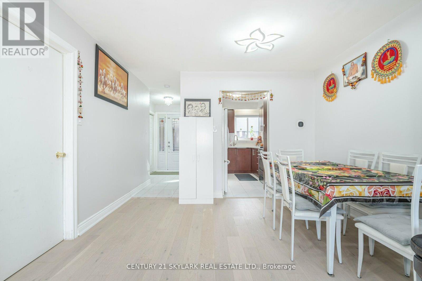 #26 435 SILVERSTONE DRIVE - 4