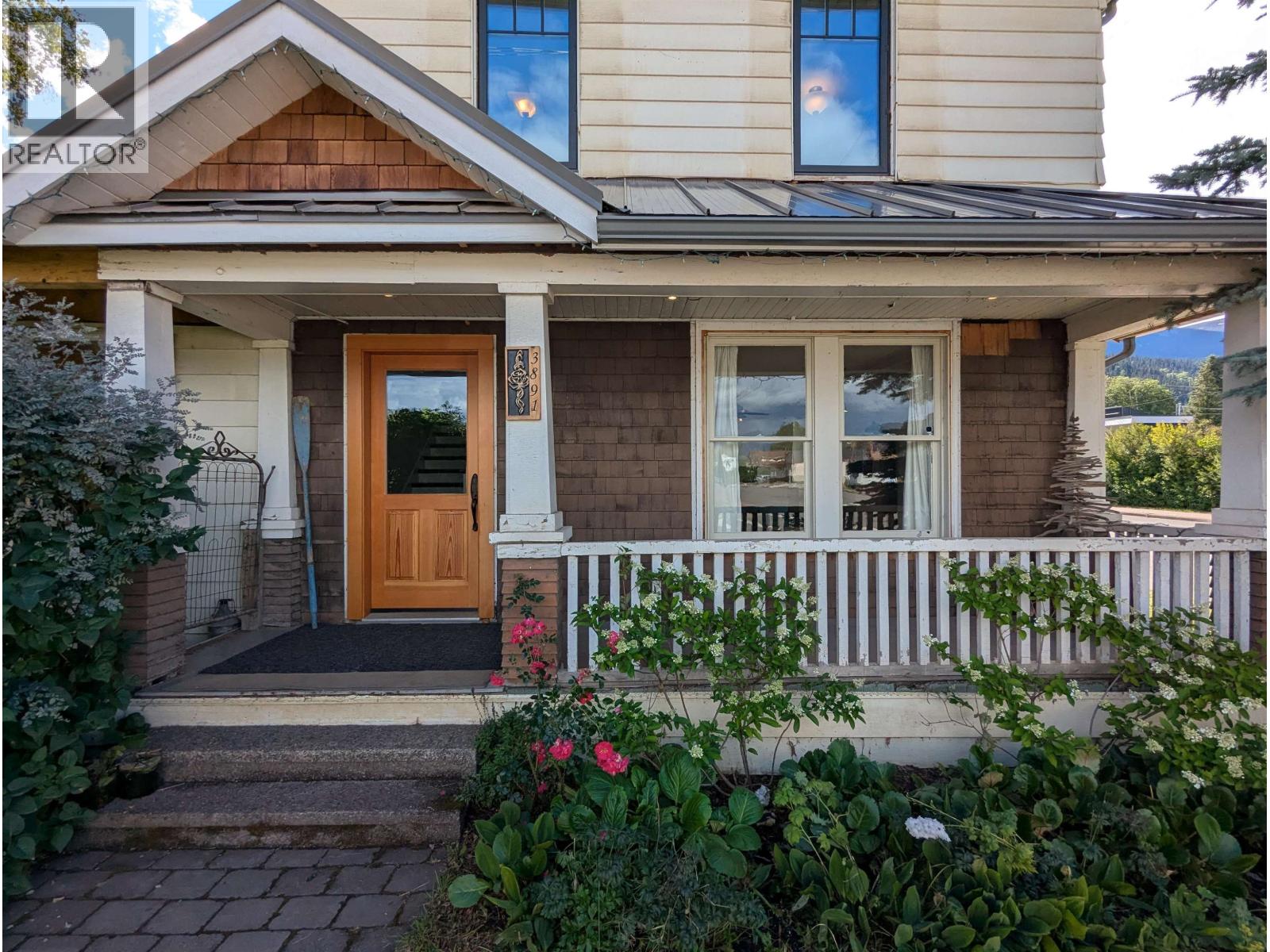 3891 BROADWAY AVENUE, Smithers