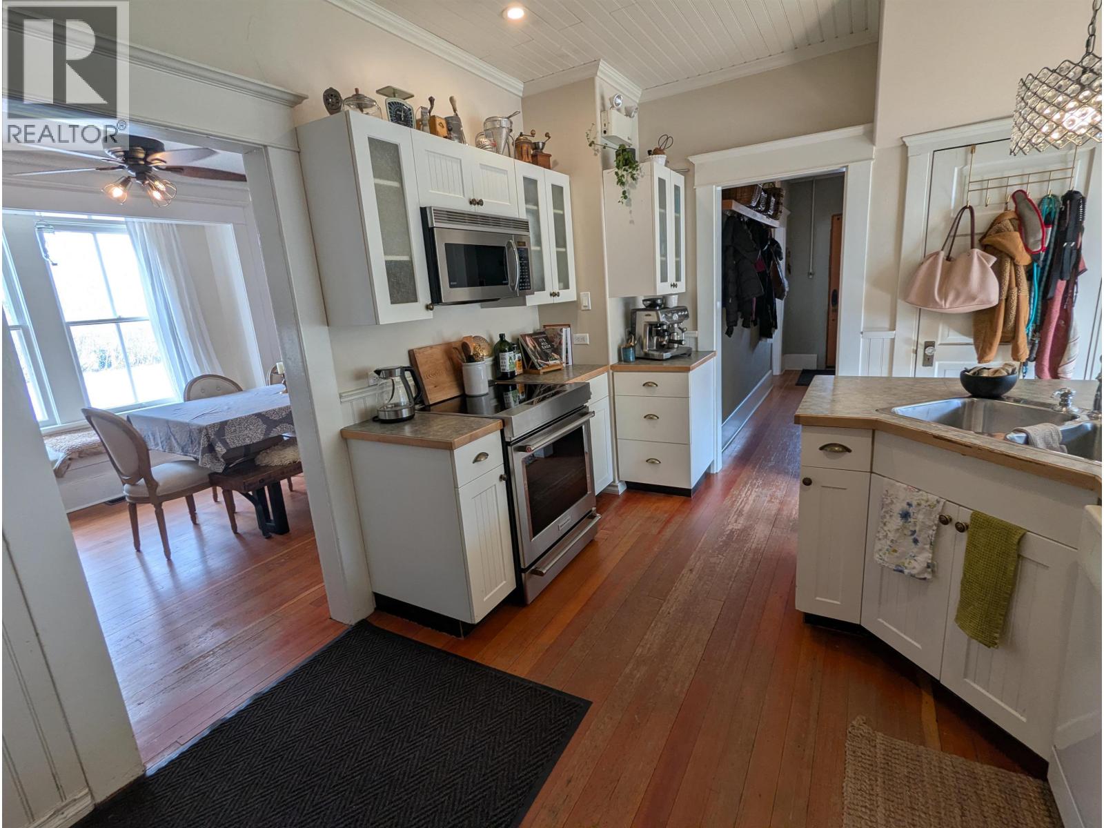 3891 BROADWAY AVENUE, Smithers