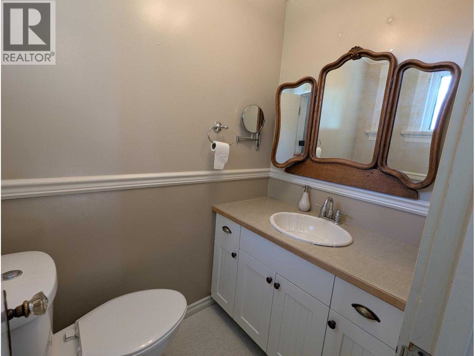3891 BROADWAY AVENUE, Smithers