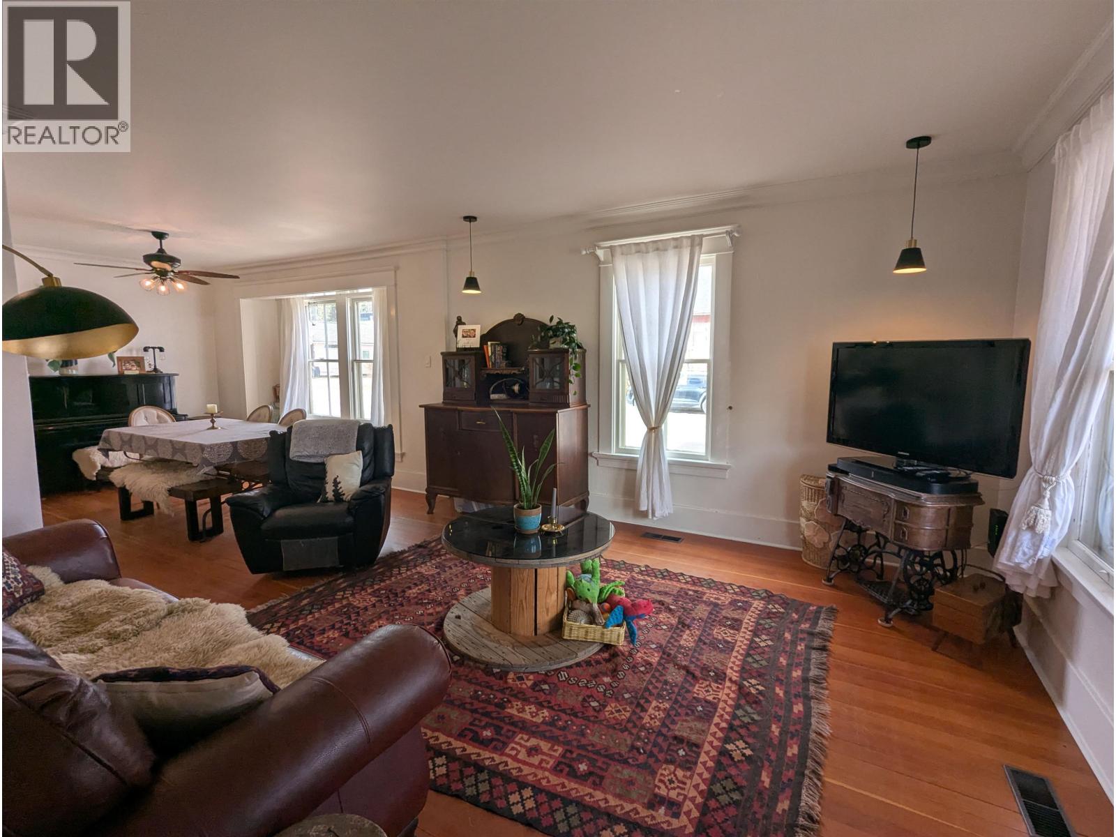 3891 BROADWAY AVENUE, Smithers