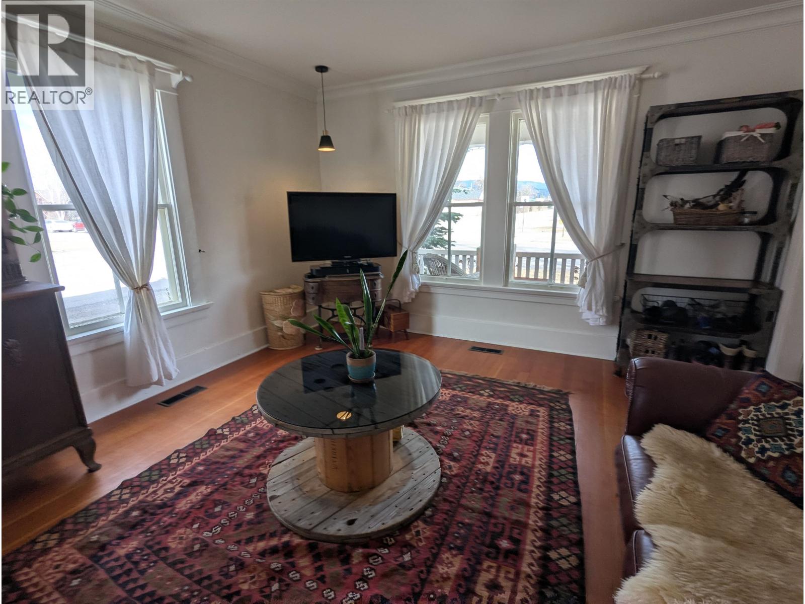 3891 BROADWAY AVENUE, Smithers