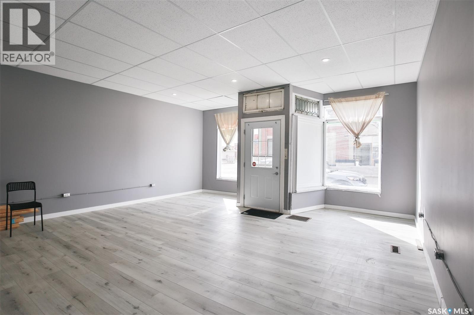 306 Fairford STREET W - 3