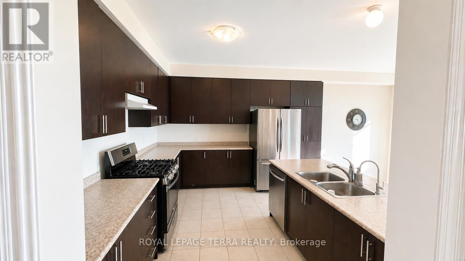 144 BLOOMFIELD CRESCENT — photo 13
