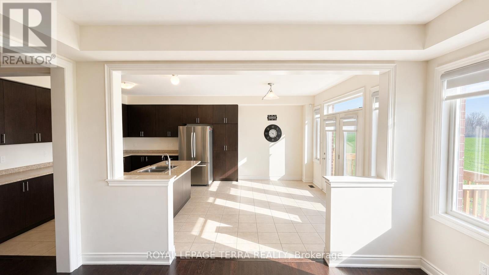 144 BLOOMFIELD CRESCENT — photo 15