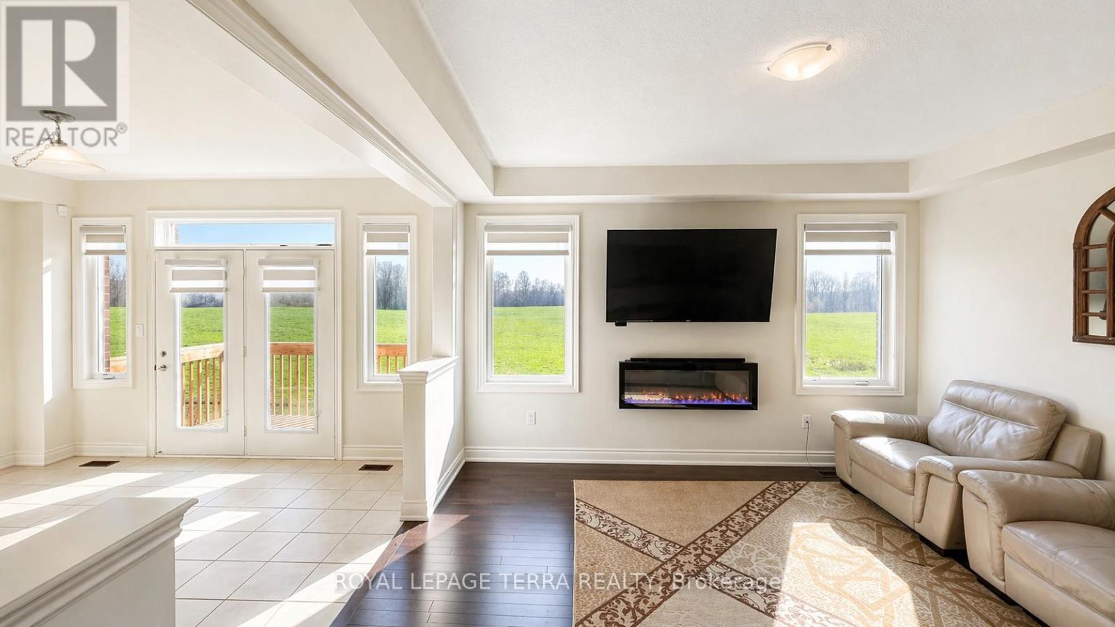 144 BLOOMFIELD CRESCENT — photo 19