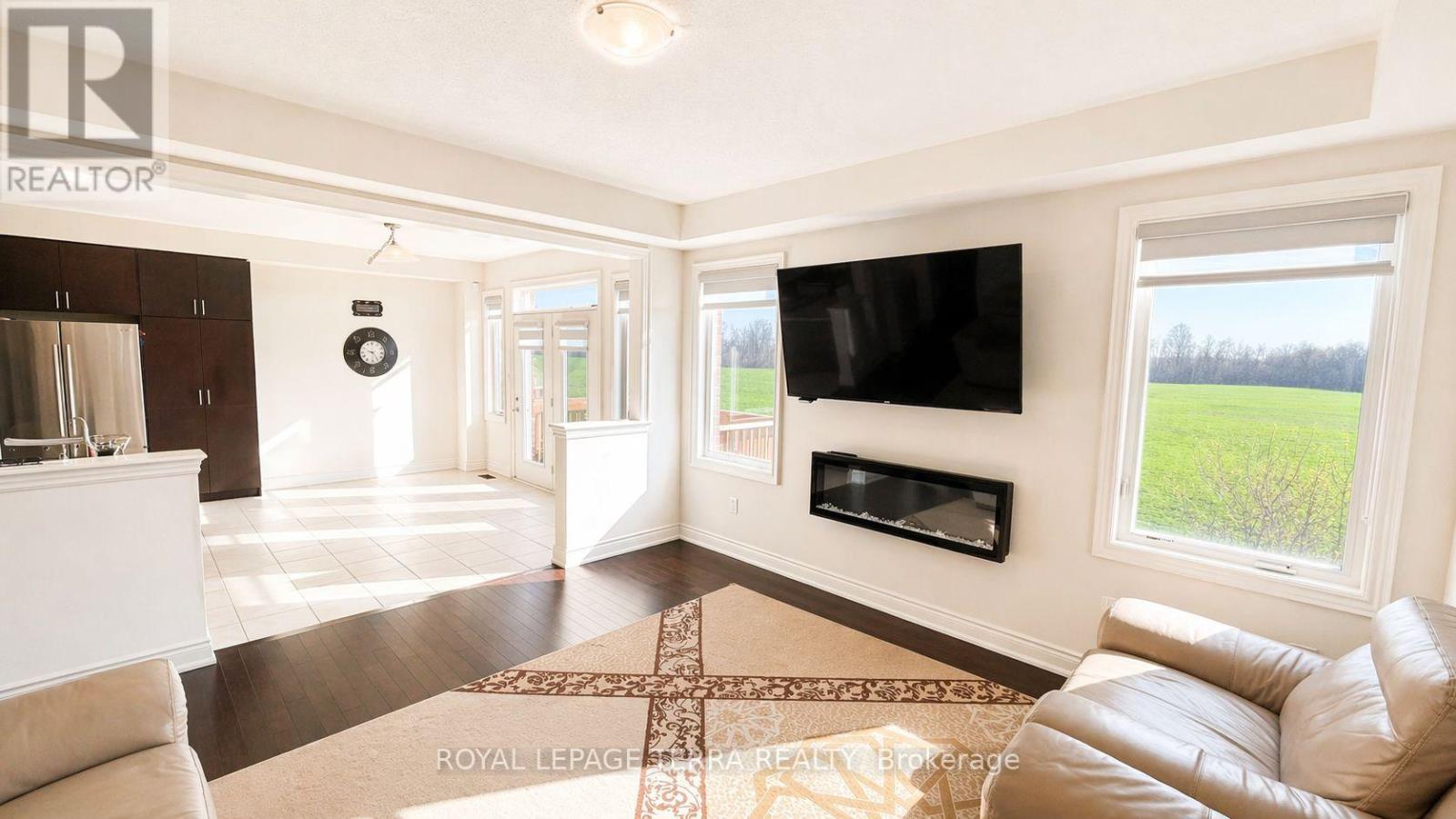 144 BLOOMFIELD CRESCENT — photo 20