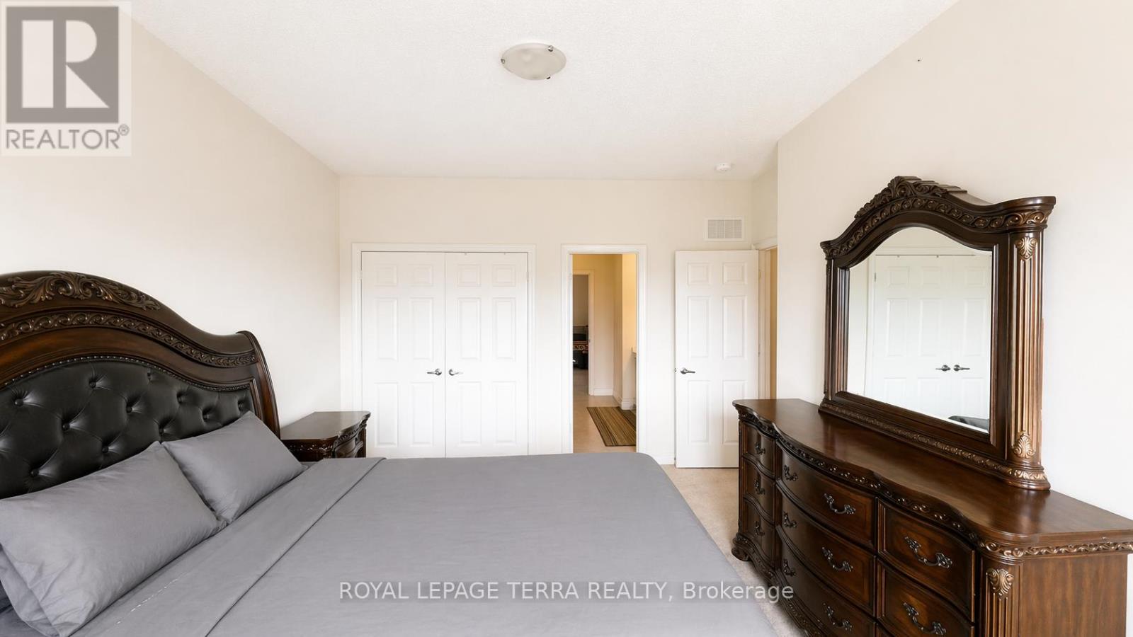 144 BLOOMFIELD CRESCENT — photo 26