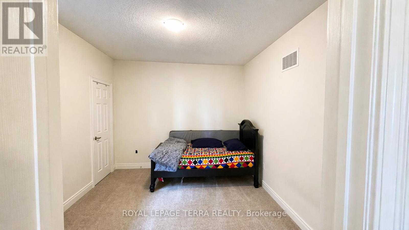 144 BLOOMFIELD CRESCENT — photo 28
