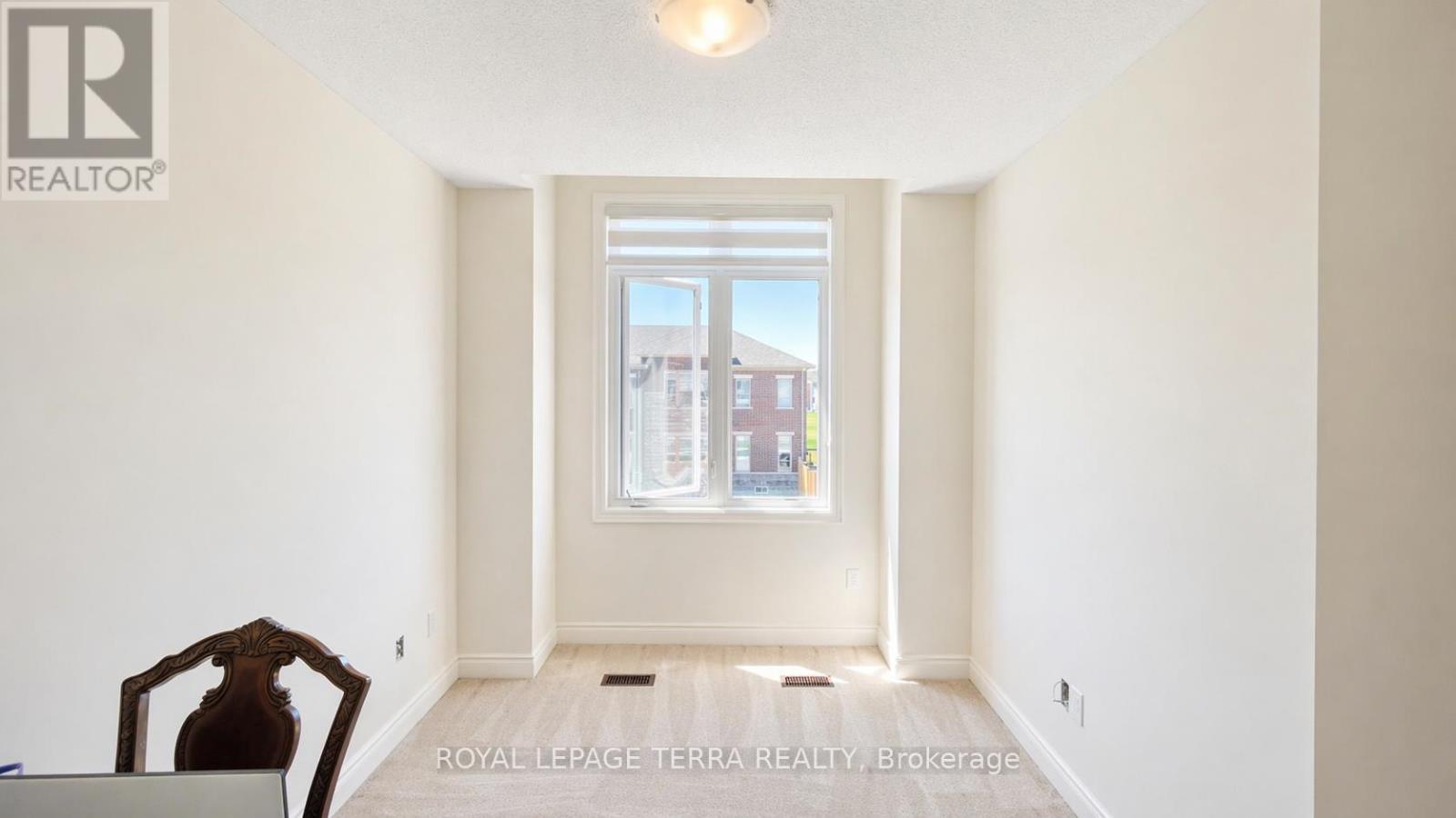 144 BLOOMFIELD CRESCENT — photo 32