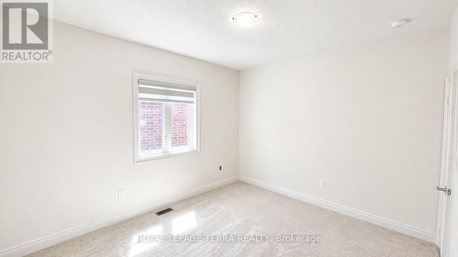 144 BLOOMFIELD CRESCENT — photo 36