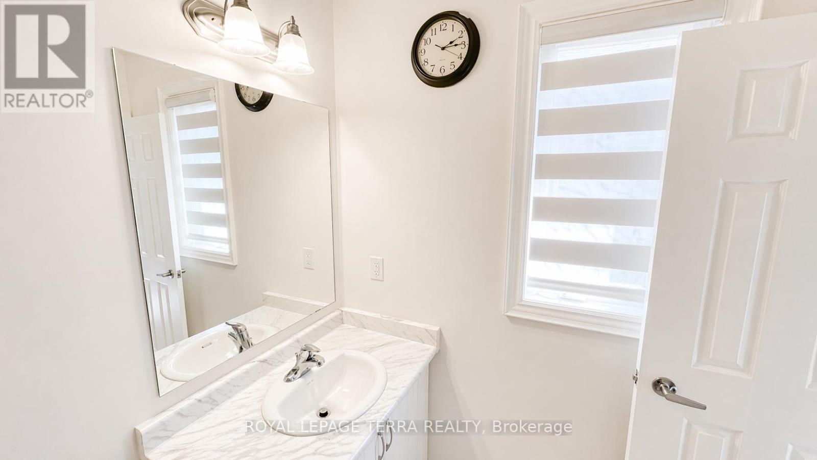 144 BLOOMFIELD CRESCENT — photo 37