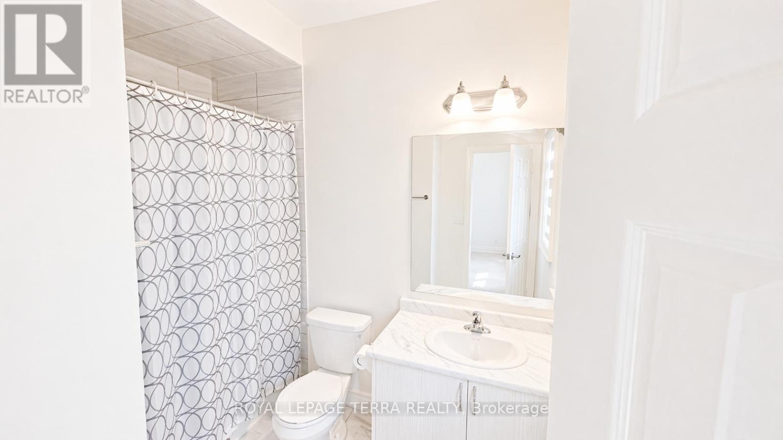 144 BLOOMFIELD CRESCENT — photo 38