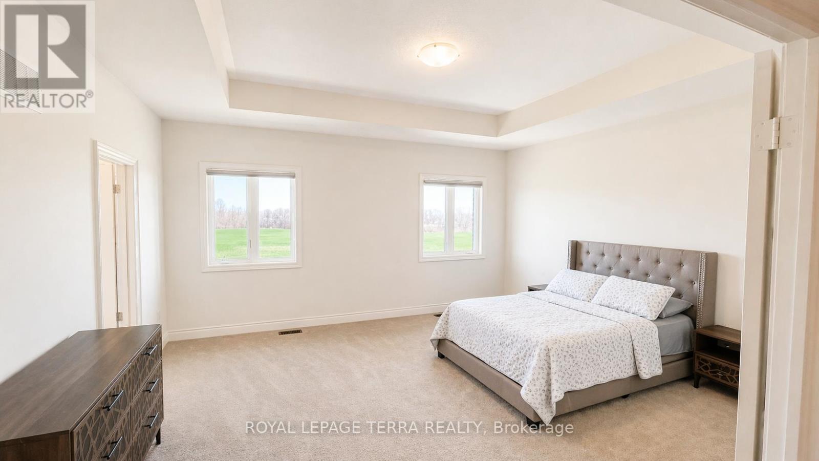 144 BLOOMFIELD CRESCENT — photo 39