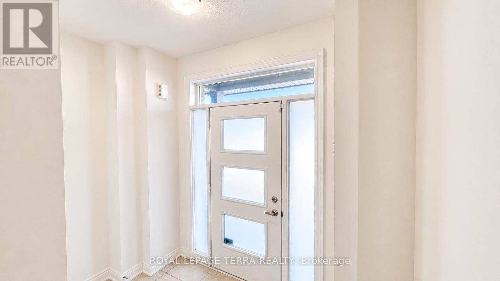 144 BLOOMFIELD CRESCENT — photo 4