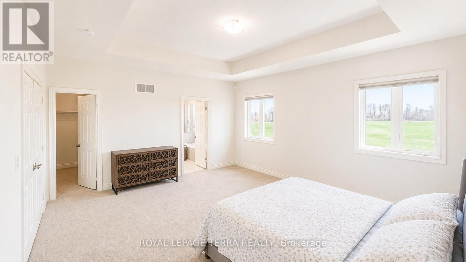 144 BLOOMFIELD CRESCENT — photo 40