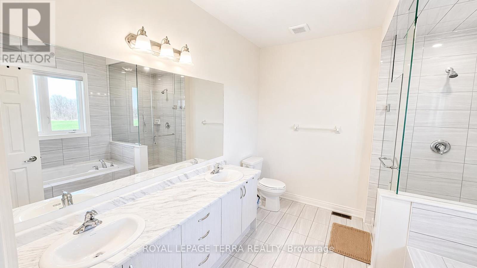 144 BLOOMFIELD CRESCENT — photo 43