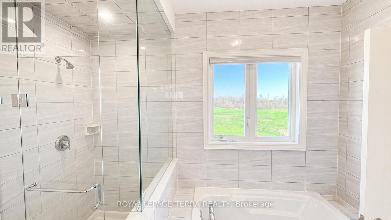 144 BLOOMFIELD CRESCENT — photo 44