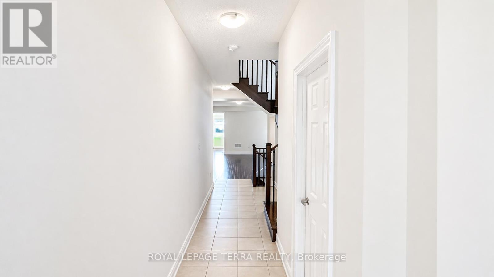 144 BLOOMFIELD CRESCENT — photo 6