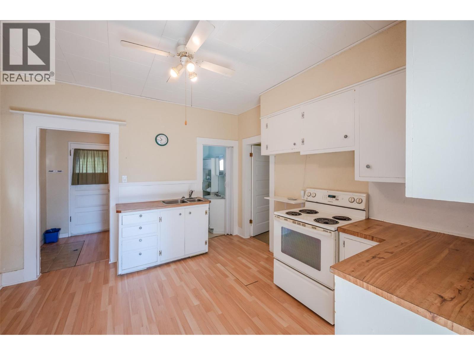 363 Nanaimo Avenue W, Penticton