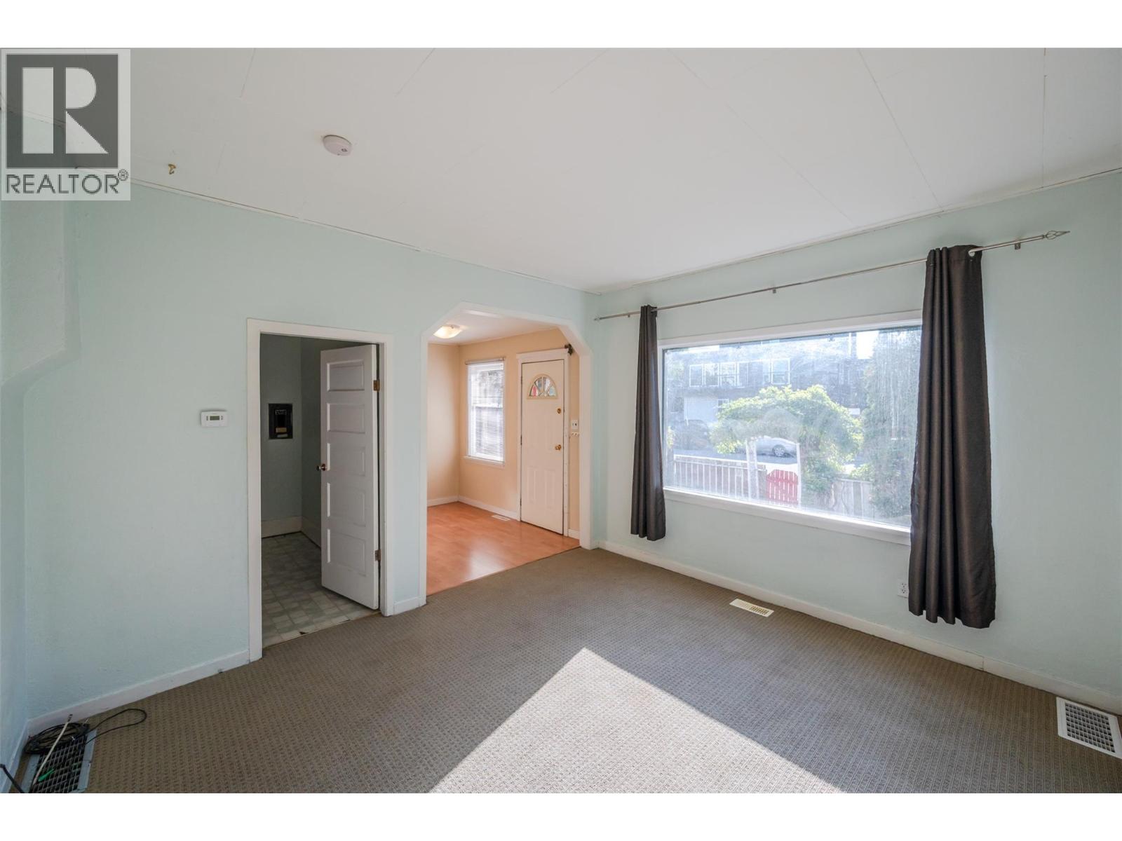 363 Nanaimo Avenue W, Penticton