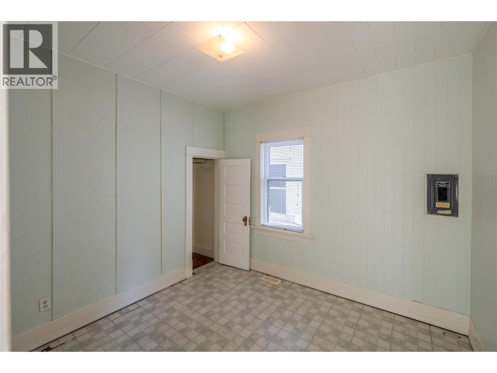 363 Nanaimo Avenue W, Penticton