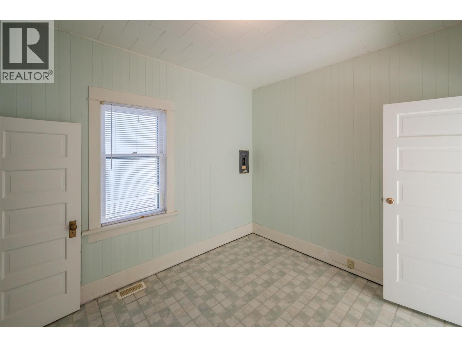 363 Nanaimo Avenue W, Penticton