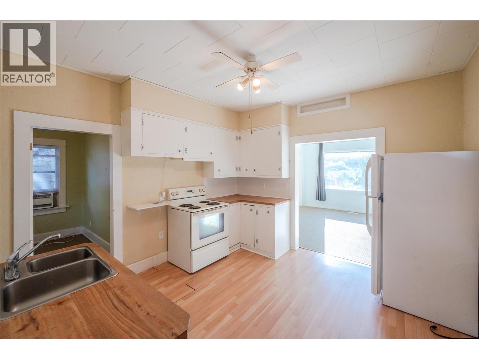 363 Nanaimo Avenue W, Penticton