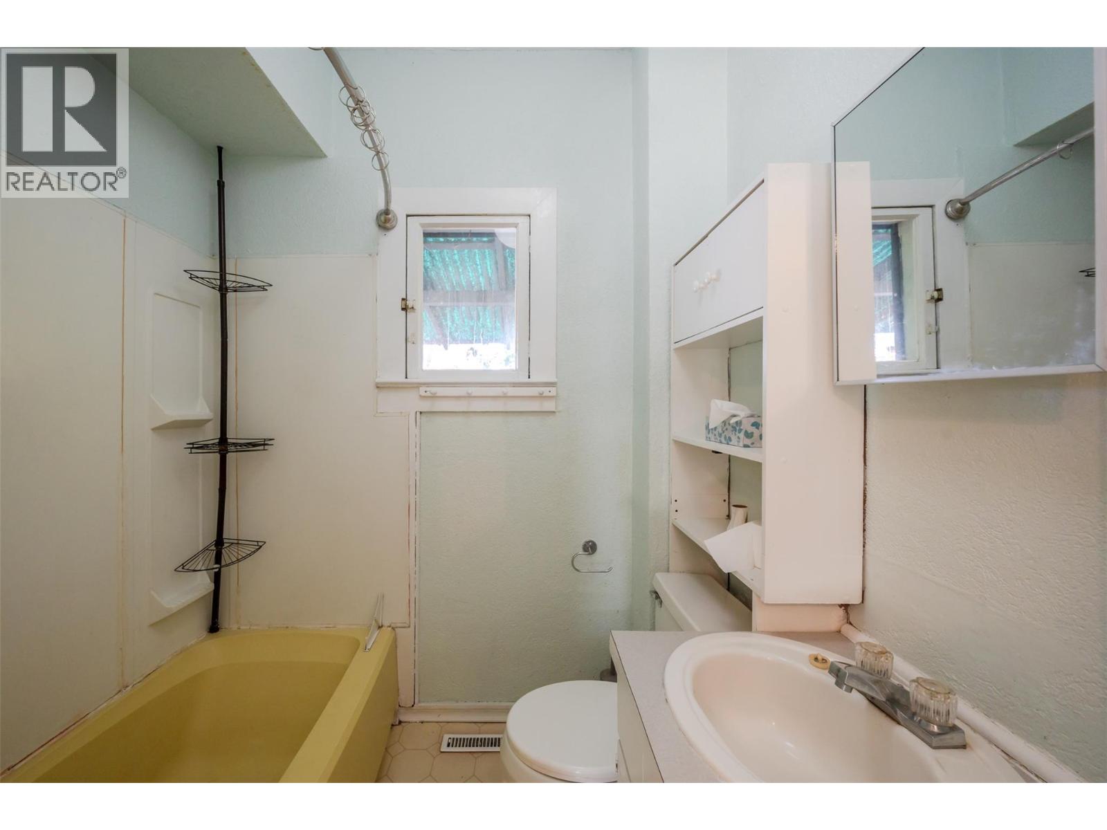 363 Nanaimo Avenue W, Penticton