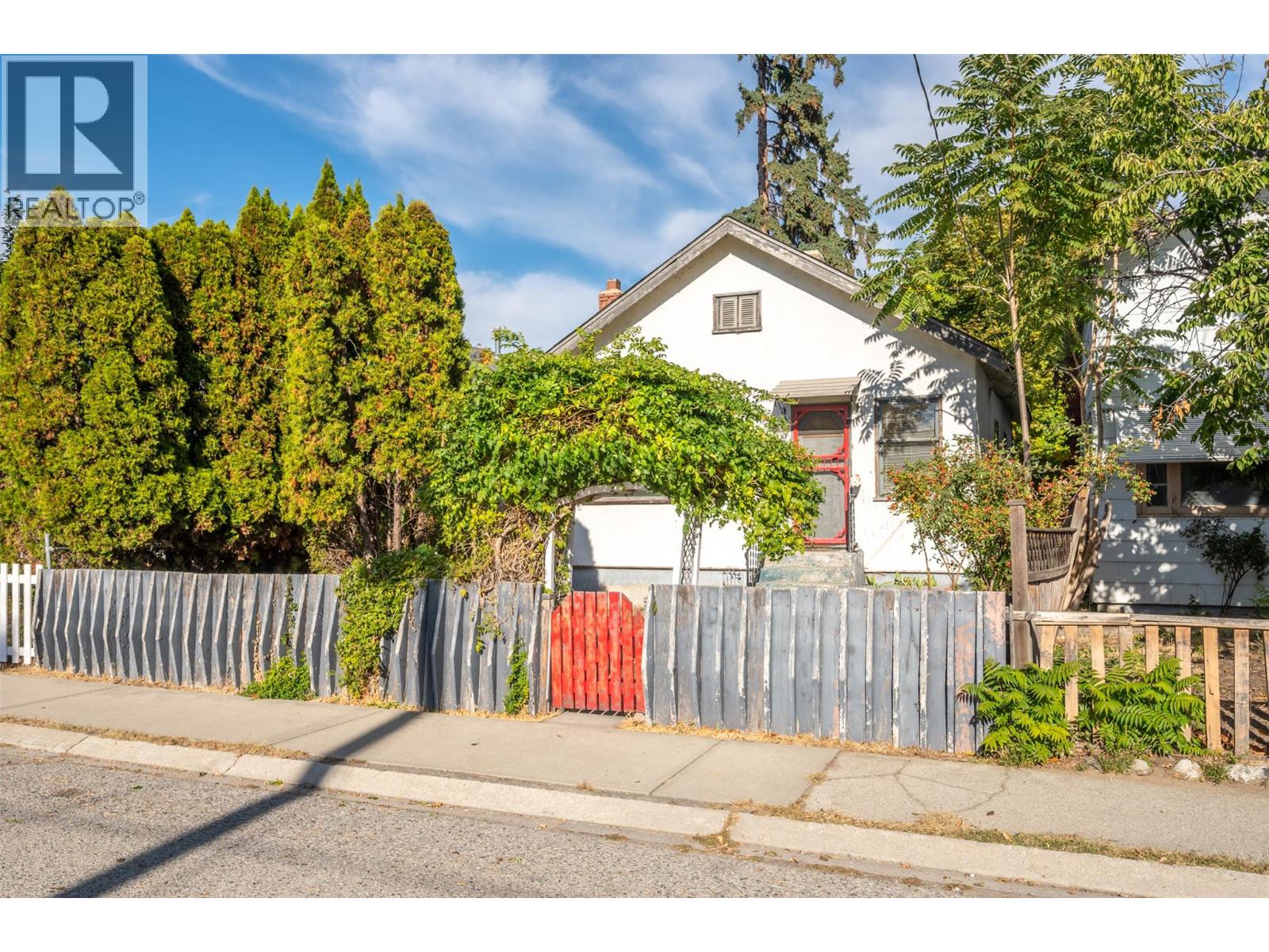 363 Nanaimo Avenue W, Penticton