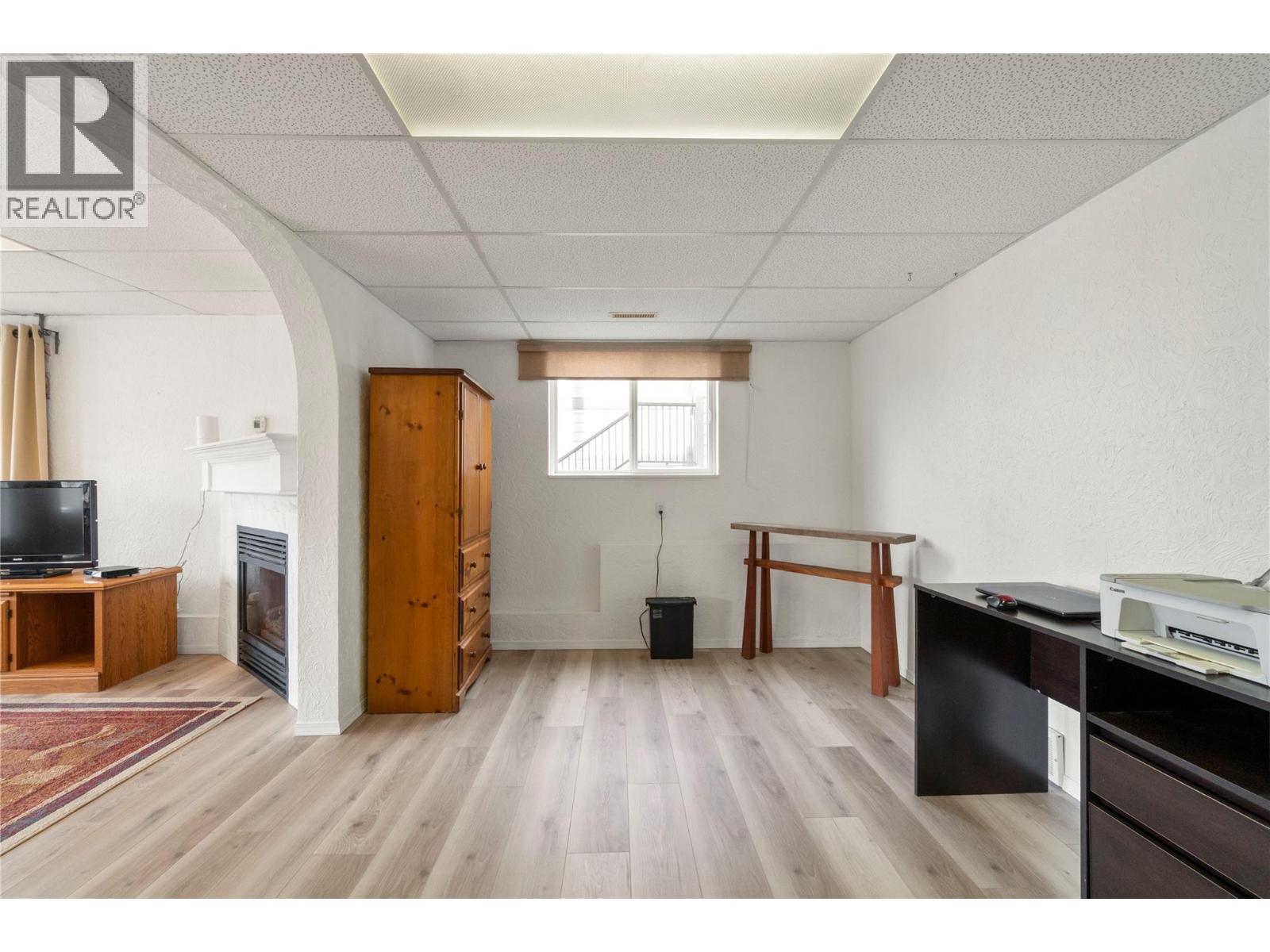 Suite ( den or extra bedroom)