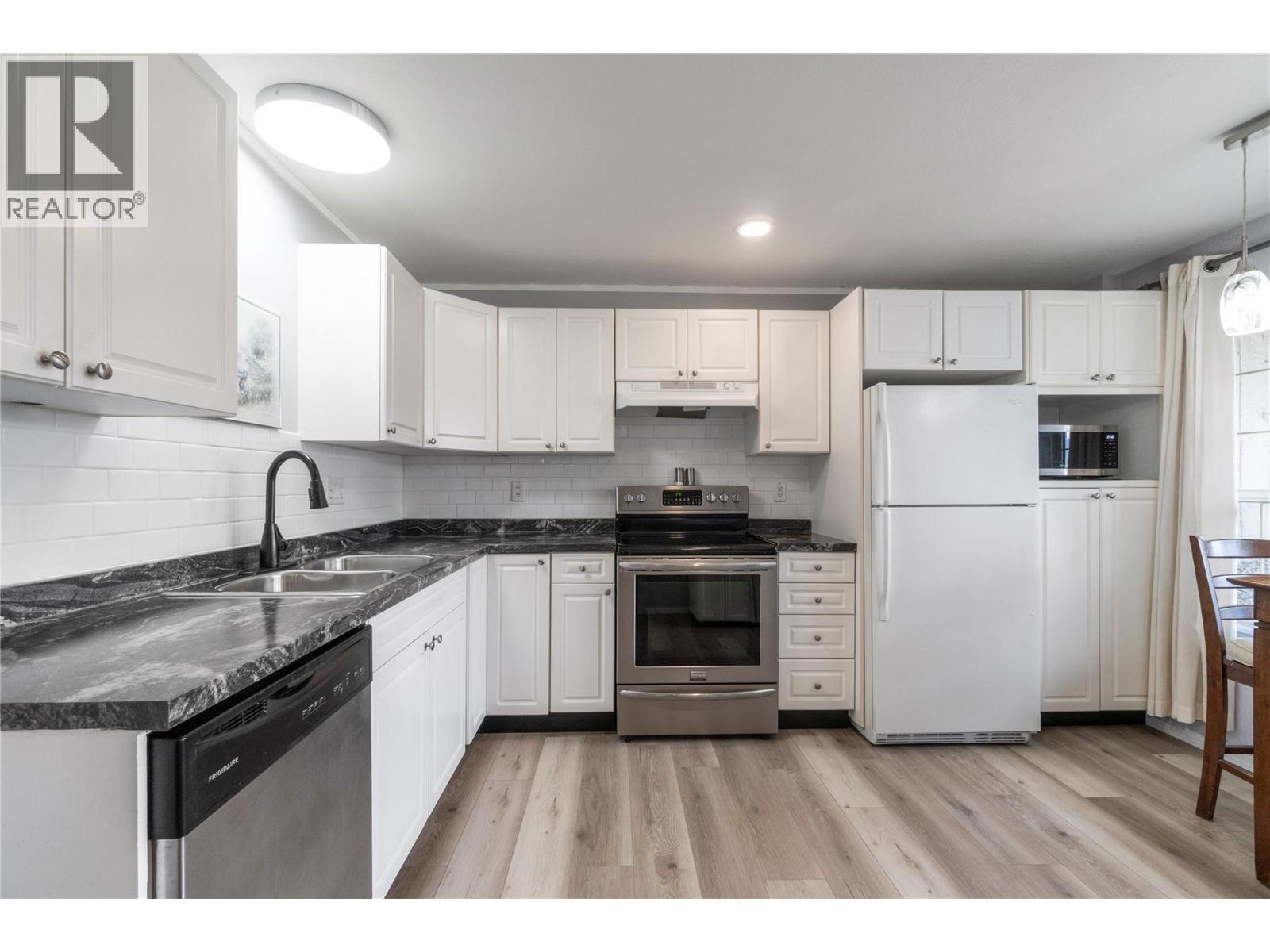 Kitchen suite