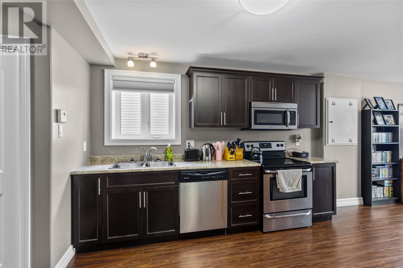 21 Morgan Avenue - 22