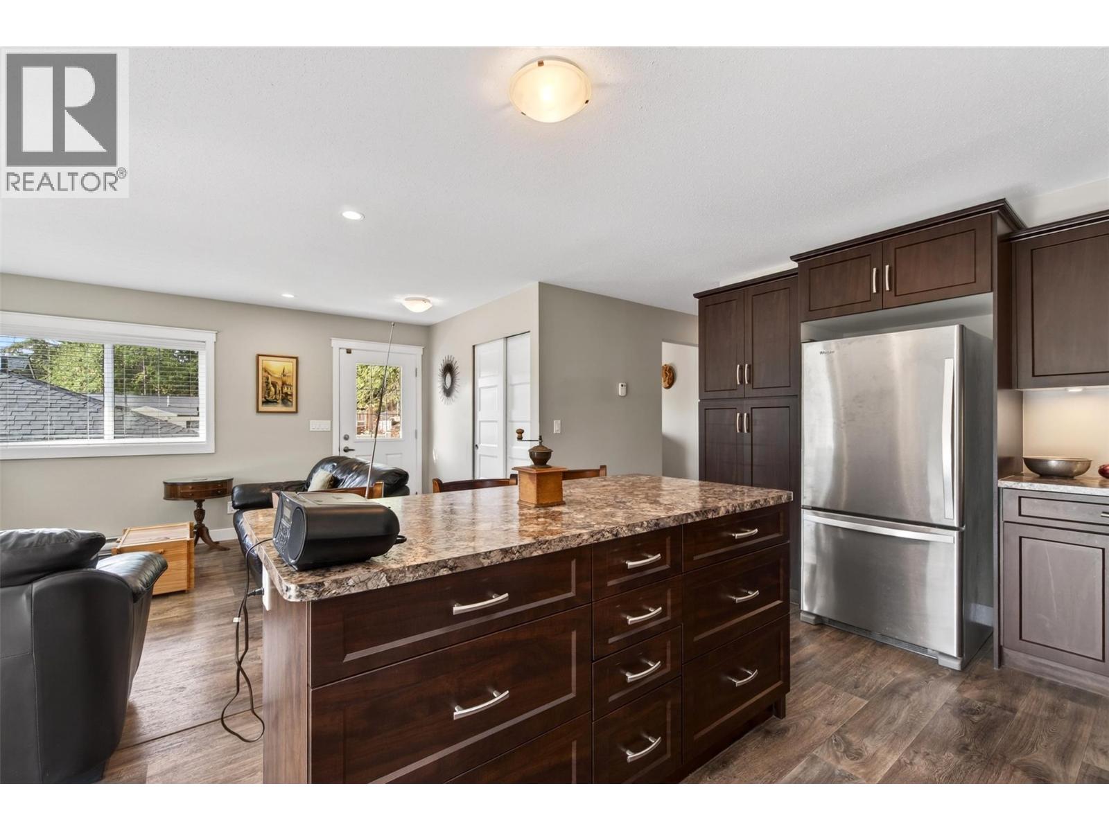 6841 46 Street NE - 11